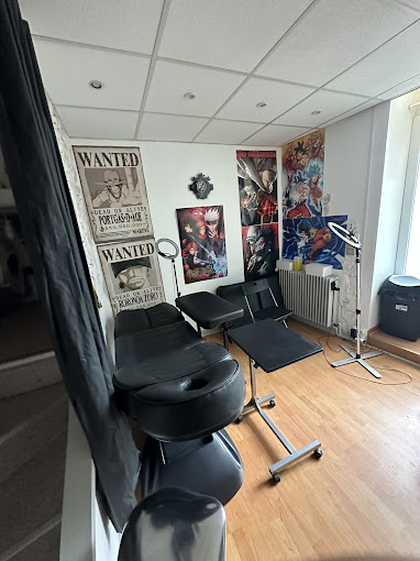 Le tattoo shop Kally Tattoo à Dole : la salle de tatouage